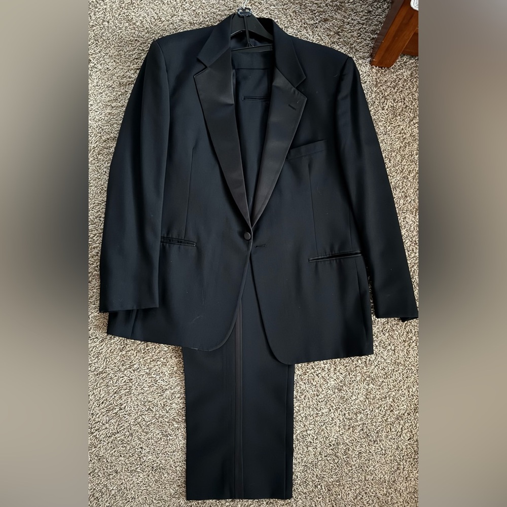 Henry's Formal Wear Tuxedo / Suit Set | Complete 2-Piece Black
